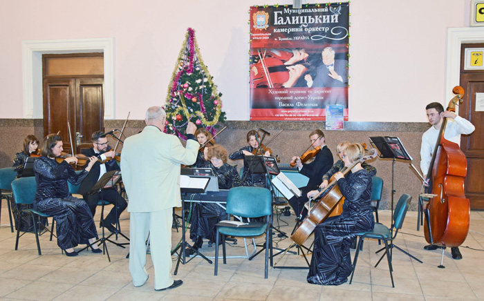 Вокзальна зала стала для оркестру концертною. Фото автора